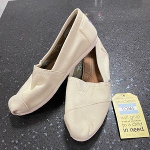 TOMS - Woman's Classic Canvas Shoes - Size 6.5